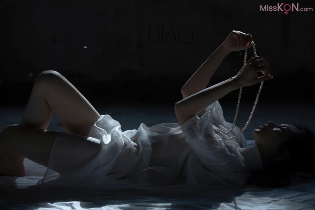 LIJIAO李娇 Vol.003: 情色唯美露脸极品女体艺术私拍 (53 photos)
