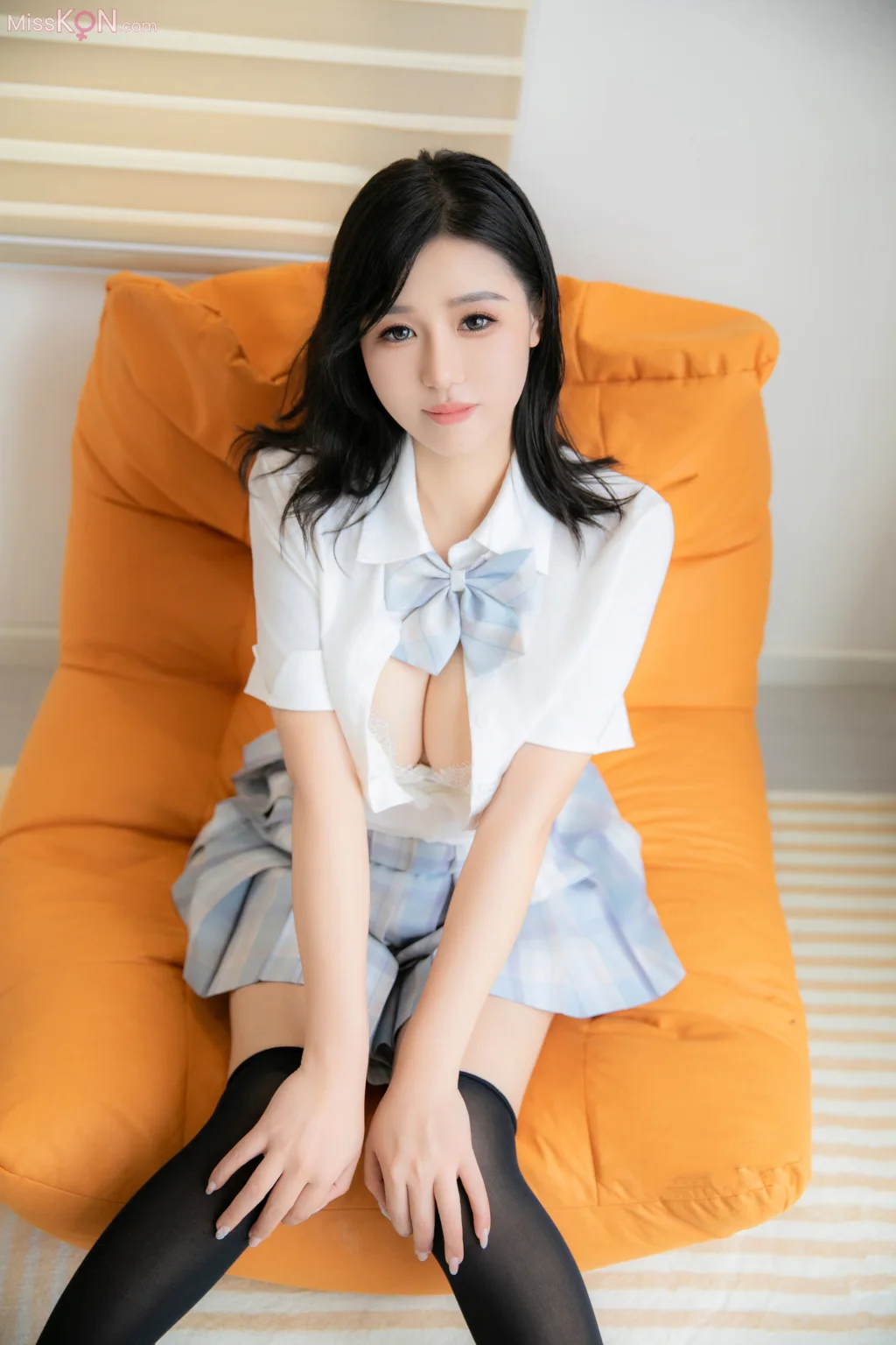 [XR Uncensored] 金小依: R18 秀人网模特 JK学生妹 (96 photos )