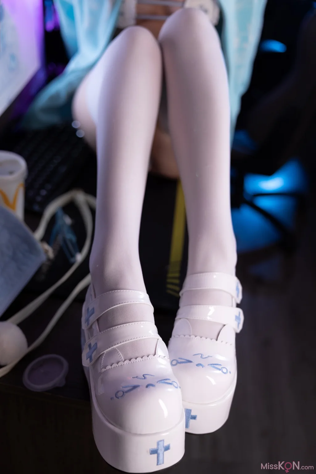 Coser@日奈娇: 与网友的线下见面 (217 photos + 11 videos)
