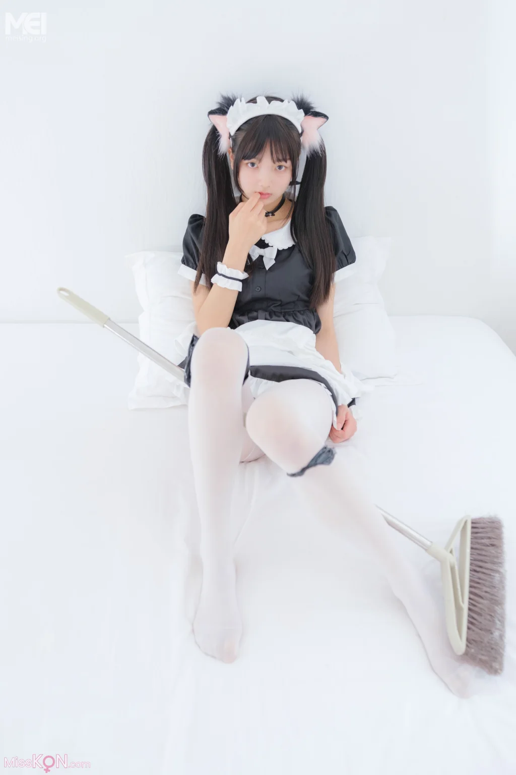 Coser@稚乖画册: 赤西夜夜 – 女仆 (84 ảnh) - ( Page 1 / 3 )