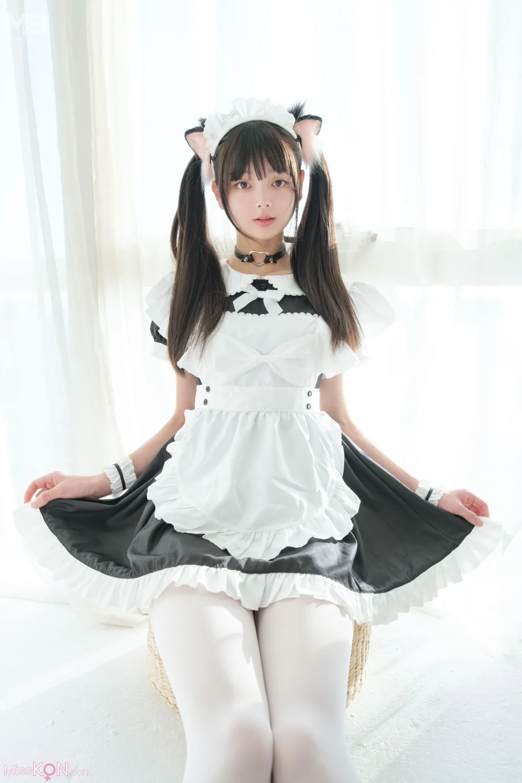 Coser@稚乖画册: 赤西夜夜 – 女仆 (84 photos)