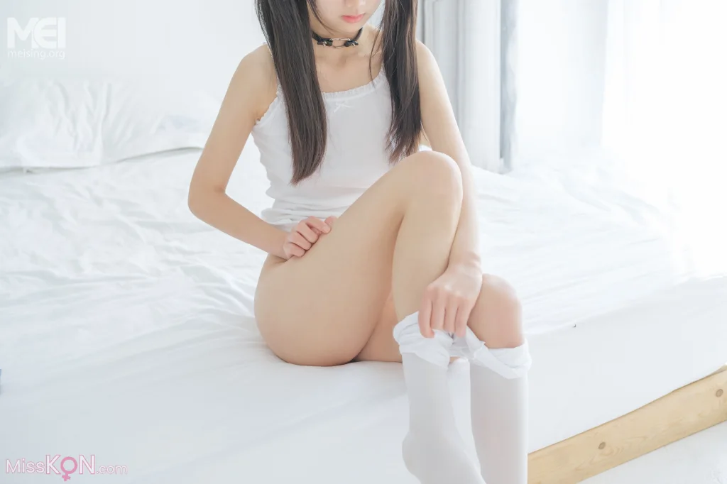 Coser@稚乖画册: 赤西夜夜 – 女仆 (84 photos)