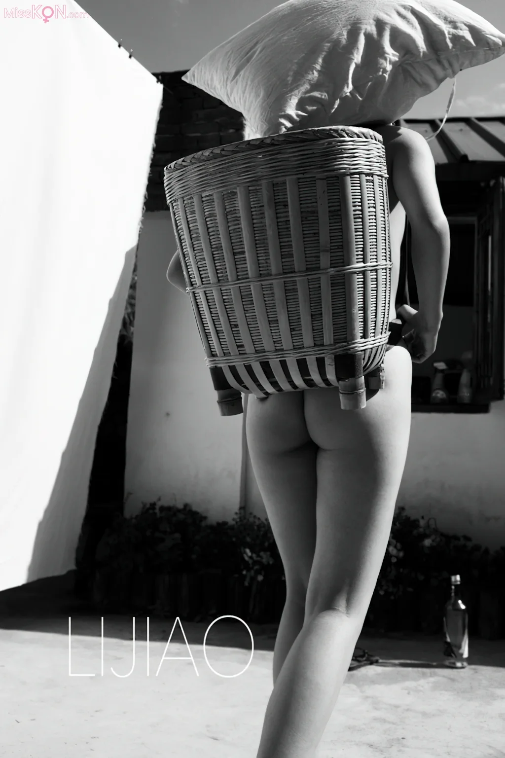 LIJIAO李娇 Vol.006: 情色唯美露脸极品女体艺术私拍 (53 photos)