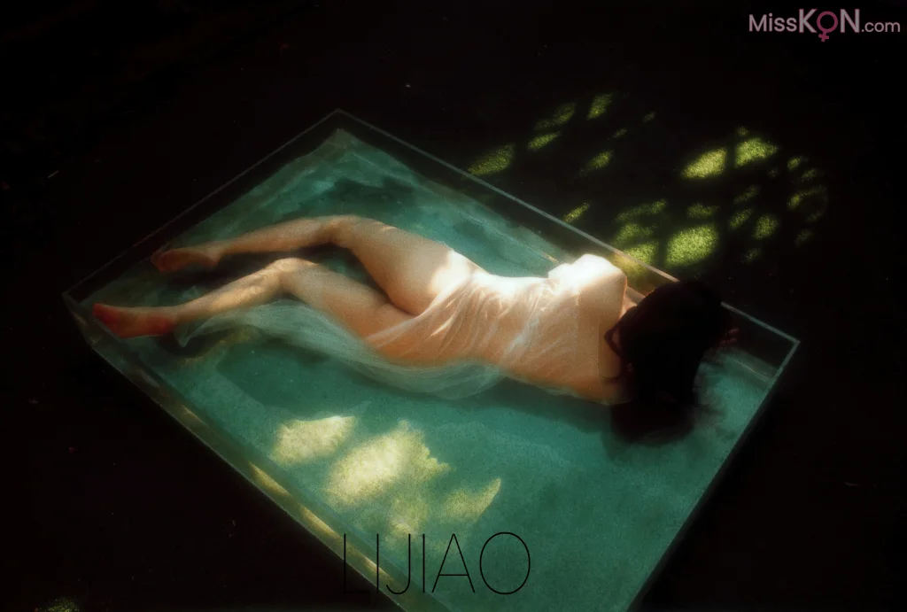 LIJIAO李娇 Vol.007: 情色唯美露脸极品女体艺术私拍 (50 photos)