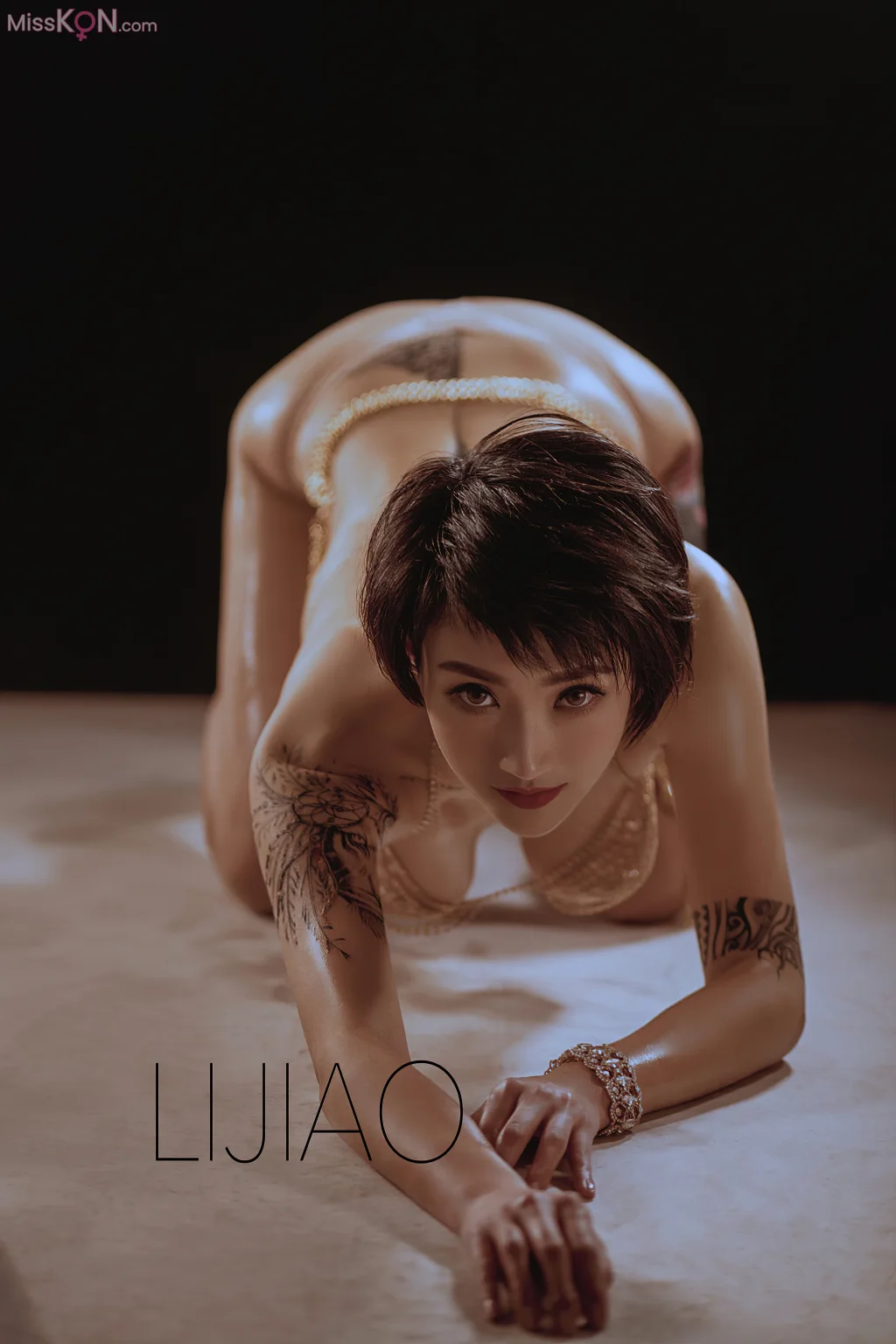 LIJIAO李娇 Vol.008: 情色唯美露脸极品女体艺术私拍 (49 photos)