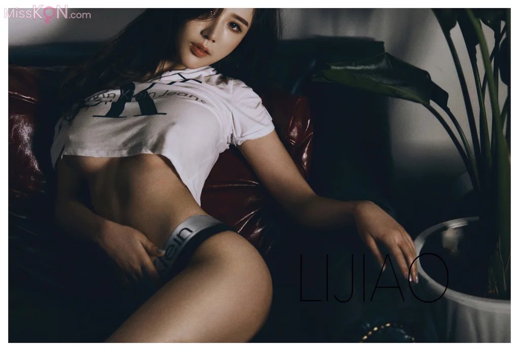 LIJIAO李娇 Vol.008: 情色唯美露脸极品女体艺术私拍 (49 photos)