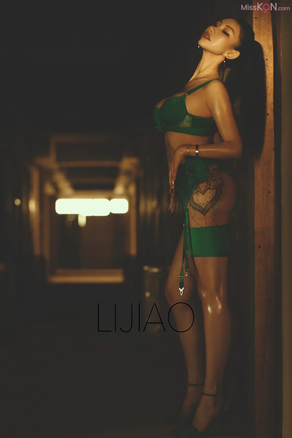 LIJIAO李娇 Vol.009: 情色唯美露脸极品女体艺术私拍 (50 photos)