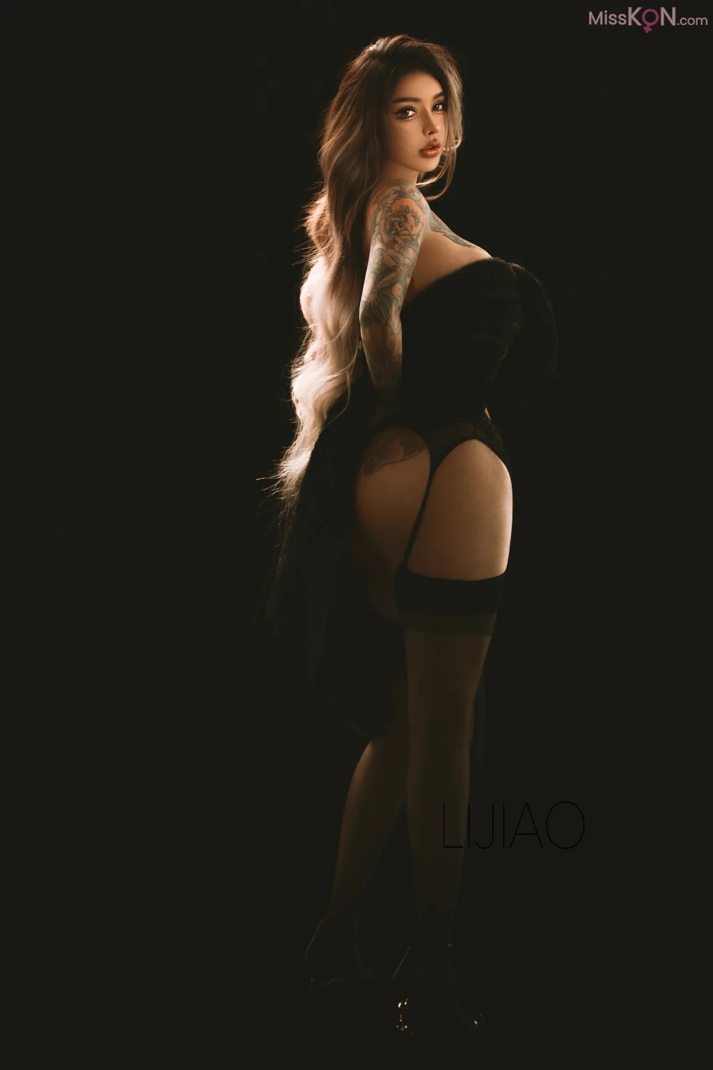 LIJIAO李娇 Vol.009: 情色唯美露脸极品女体艺术私拍 (50 photos)