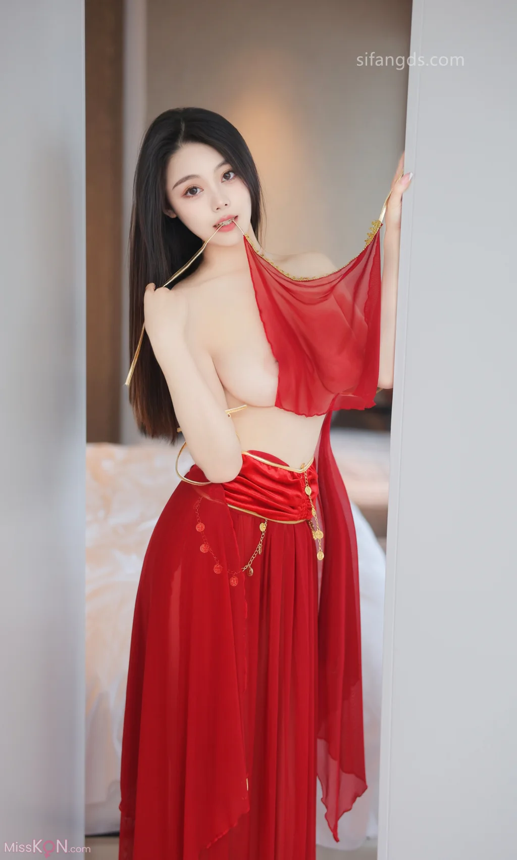 [XR Uncensored] 清妙: R18 秀人网模特 红色舞裙+S (93 photos )