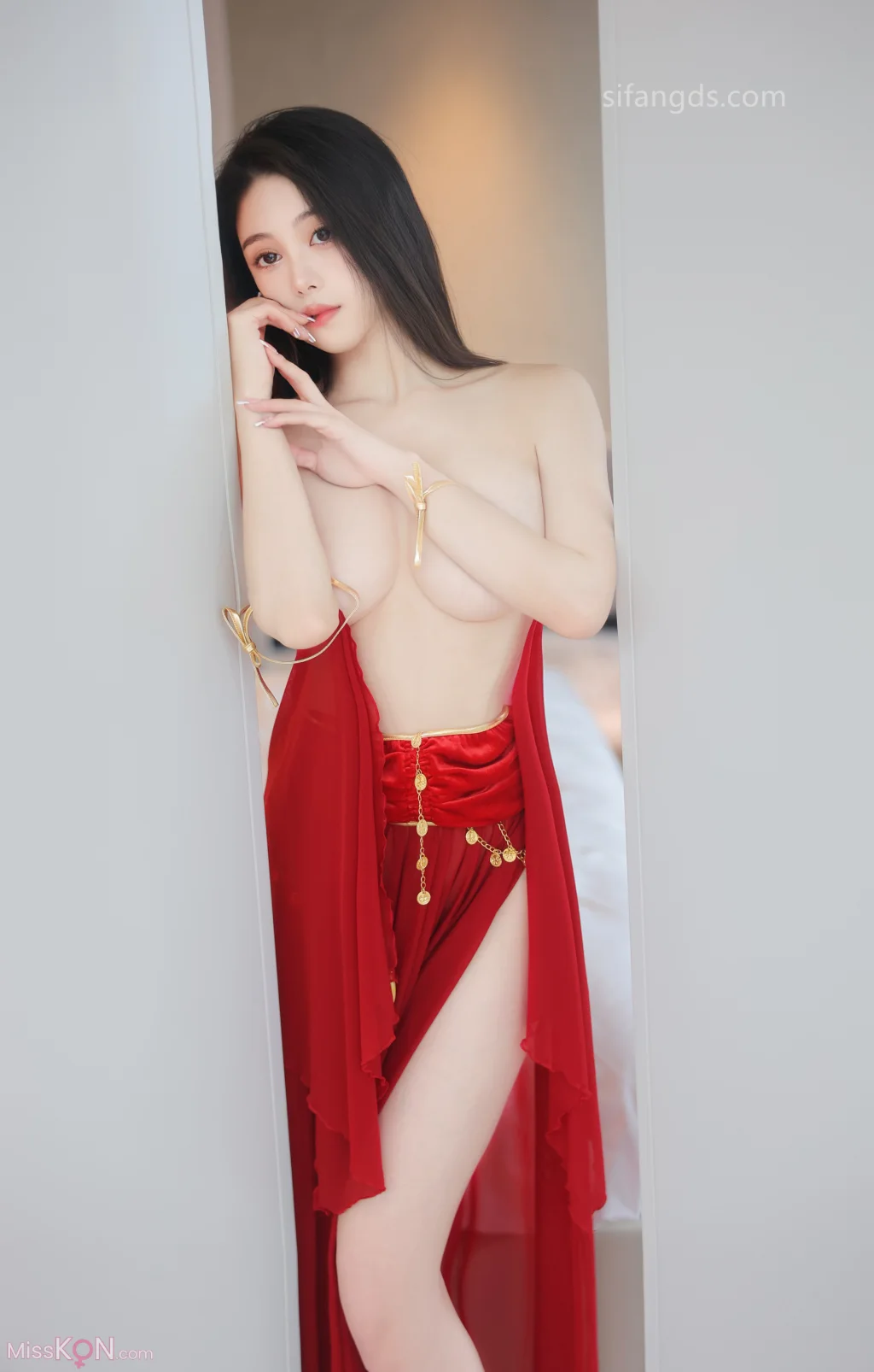 [XR Uncensored] 清妙: R18 秀人网模特 红色舞裙+S (93 photos )
