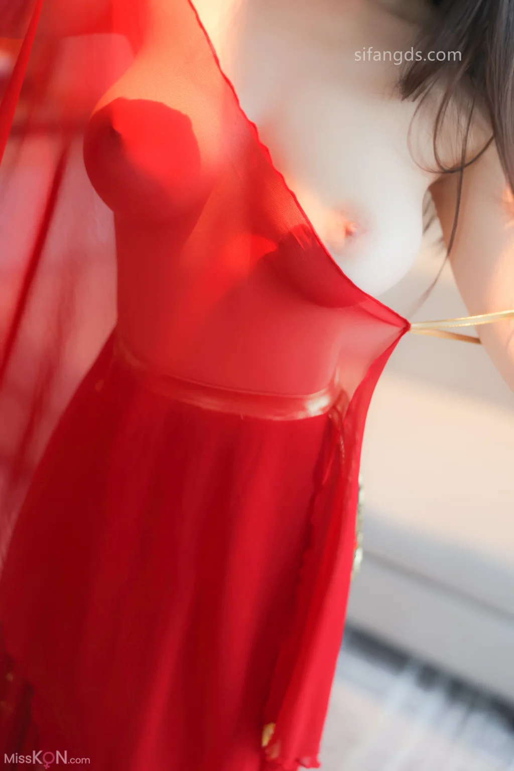 [XR Uncensored] 清妙: R18 秀人网模特 红色舞裙+S (93 photos )