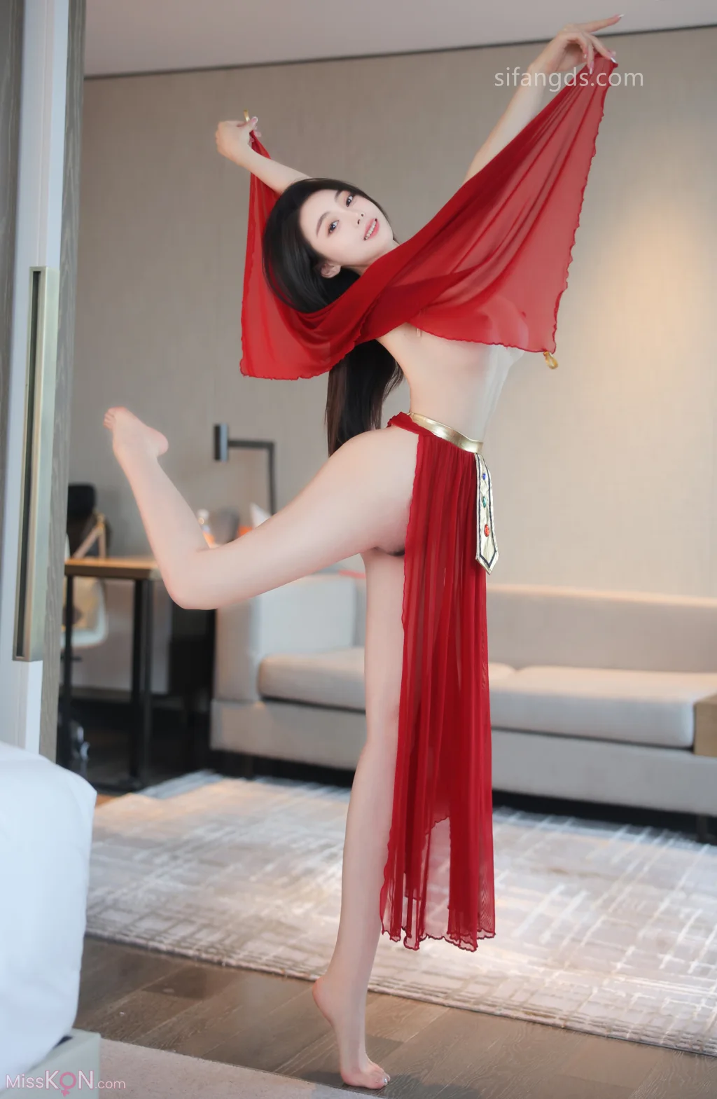 [XR Uncensored] 清妙: R18 秀人网模特 红色舞裙+S (93 photos )