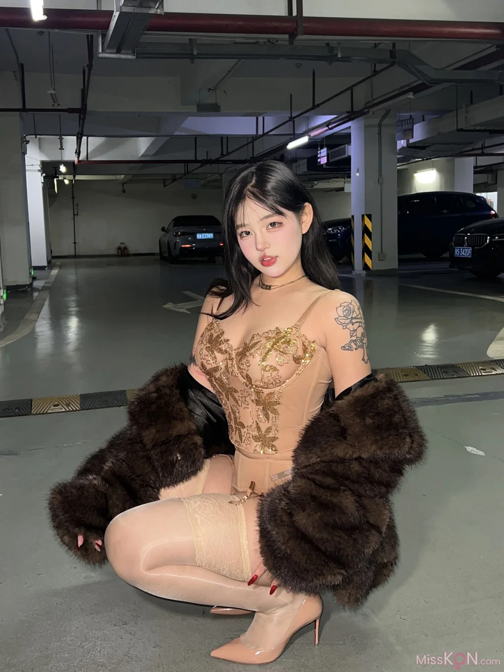 小u优优子: 2024 Collection (96 photos + 1 video)