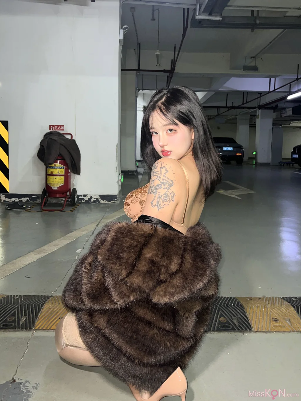 小u优优子: 2024 Collection (96 photos + 1 video)