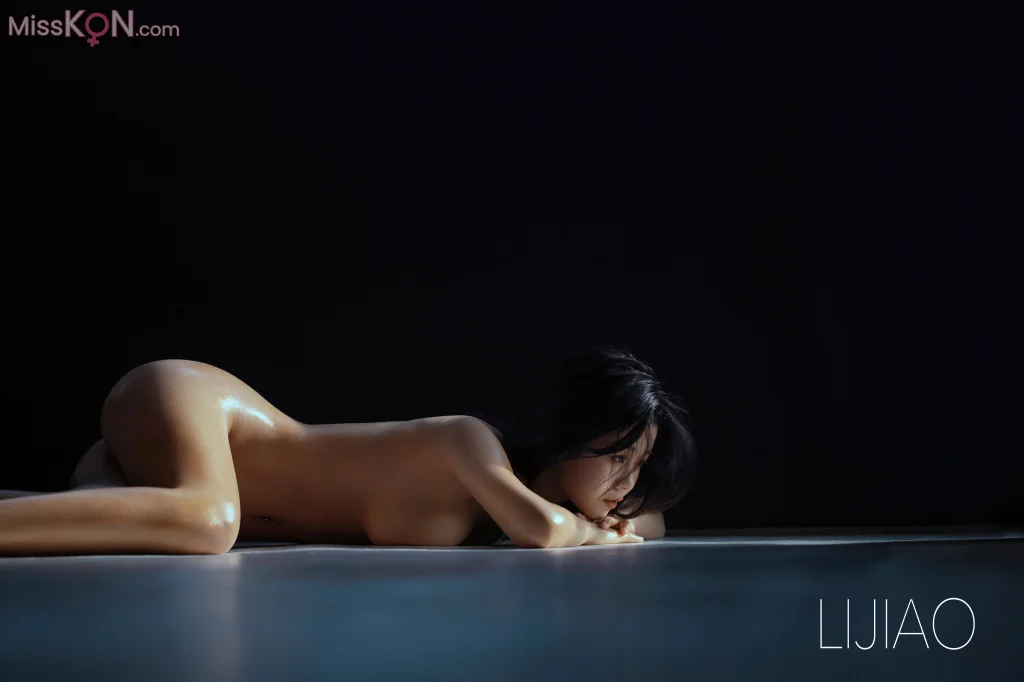 LIJIAO李娇 Vol.010: 情色唯美露脸极品女体艺术私拍 (53 photos)