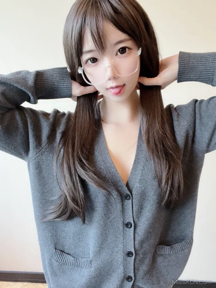 Coser@莉犬醬: 顏值嫩妹 福利姬 合集 (1098 photos + 70 videos)