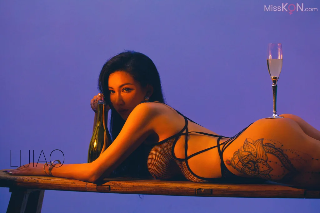 LIJIAO李娇 Vol.012: 情色唯美露脸极品女体艺术私拍 (53 photos)