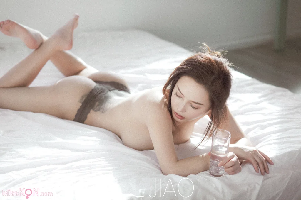 LIJIAO李娇 Vol.013: 情色唯美露脸极品女体艺术私拍 (53 photos)