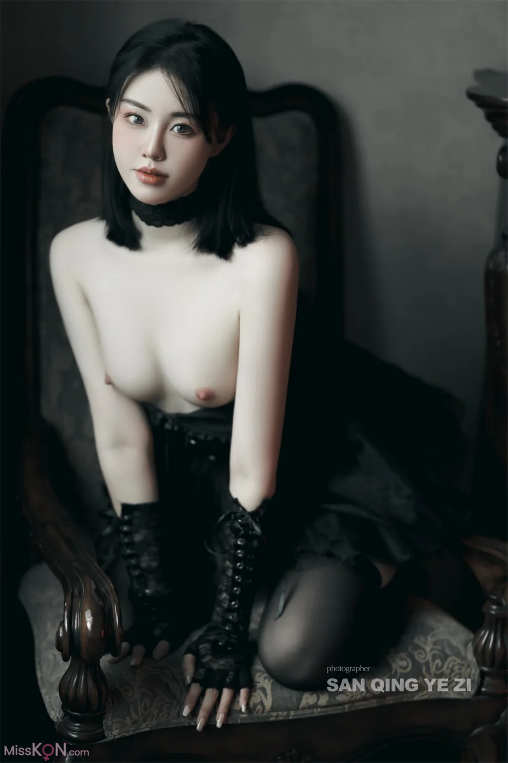 橘猫juju: 顶级小美女 黑色蕾丝下的神秘诱惑 (90 photos )