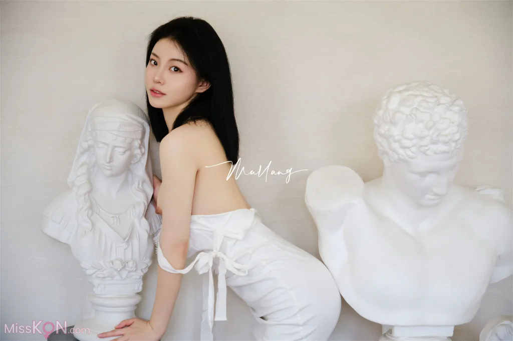 橘猫juju: 顶级小美女 黑色蕾丝下的神秘诱惑 (90 photos )