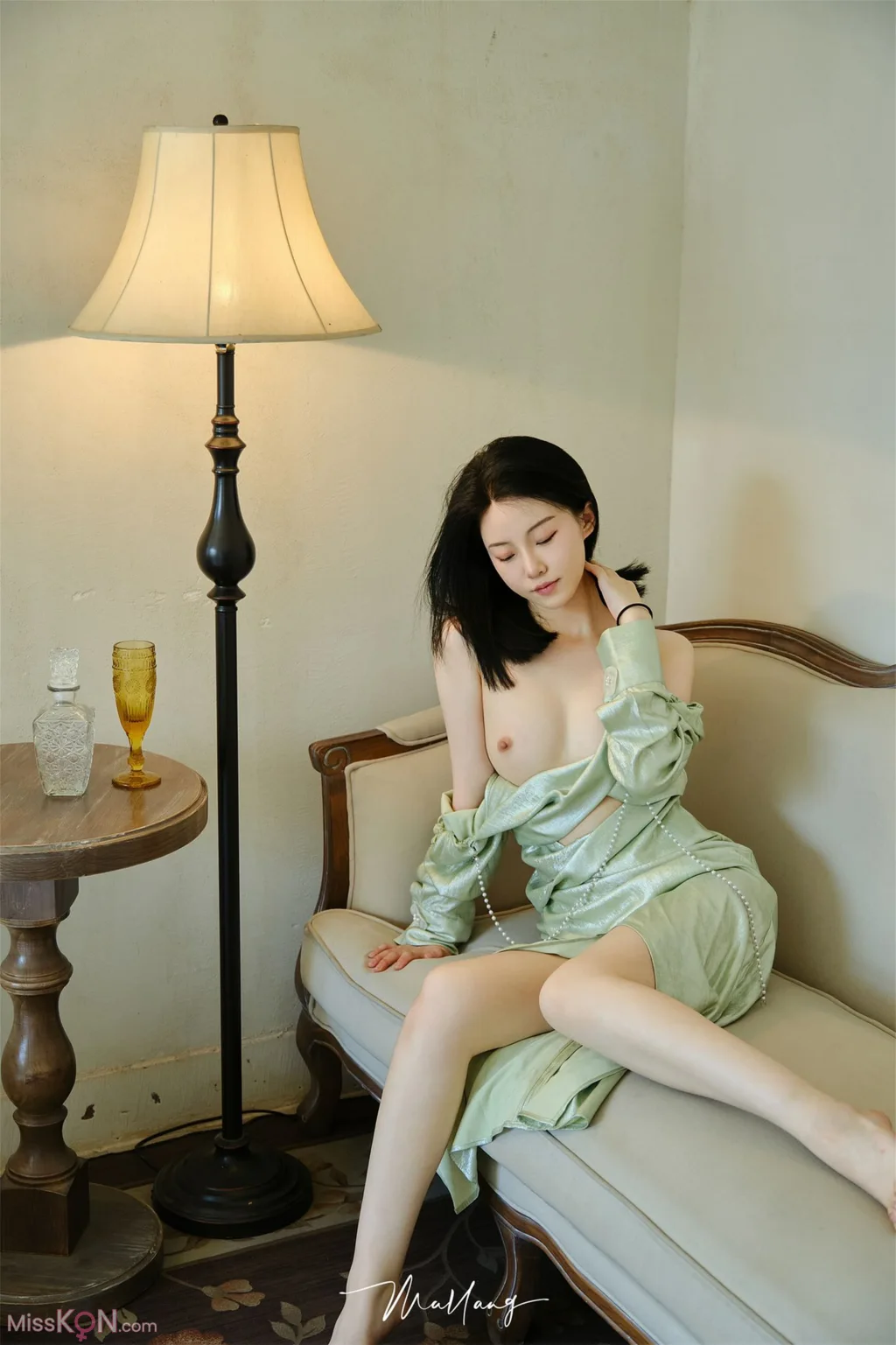 橘猫juju: 顶级小美女 黑色蕾丝下的神秘诱惑 (90 photos )