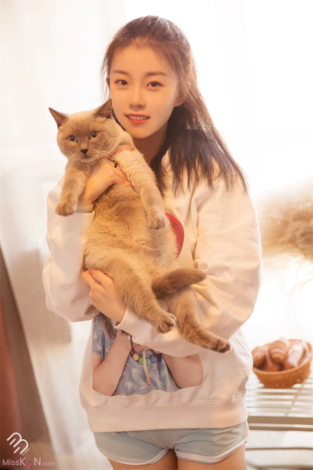 橘猫juju: 顶级小美女 黑色蕾丝下的神秘诱惑 (90 photos )