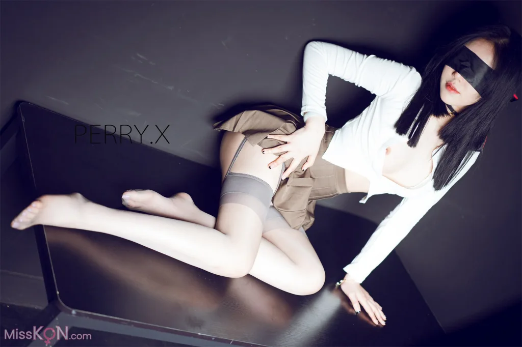 橘猫juju: 顶级小美女 黑色蕾丝下的神秘诱惑 (90 photos )