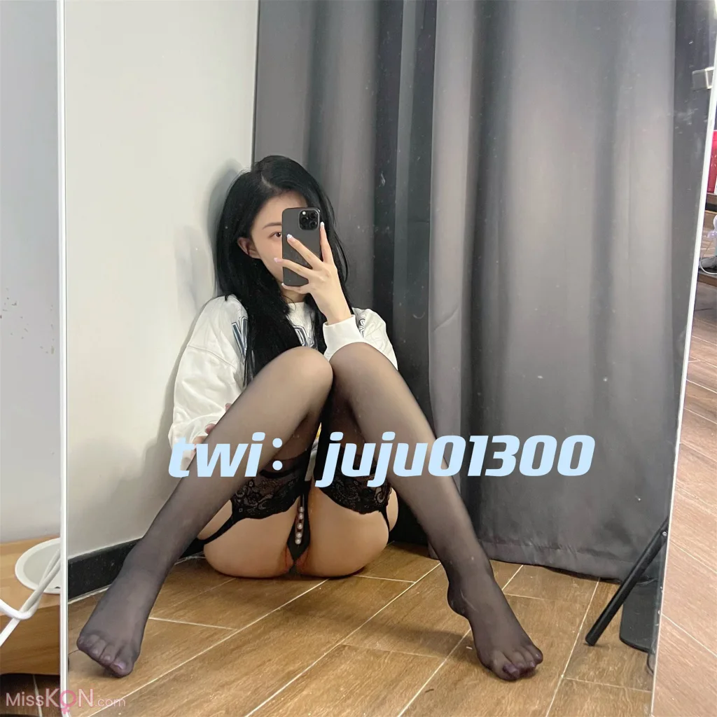 橘猫juju: 顶级小美女 黑色蕾丝下的神秘诱惑 (90 photos )