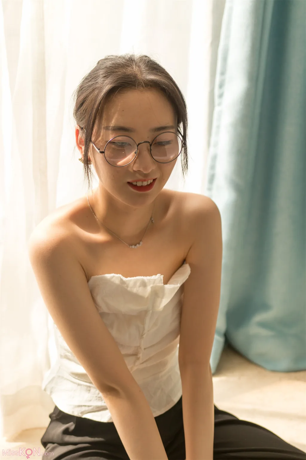 [Private Photoshoot] PKG眼镜娘: S级女神 阳光与思绪的温柔对话 (307 ảnh)