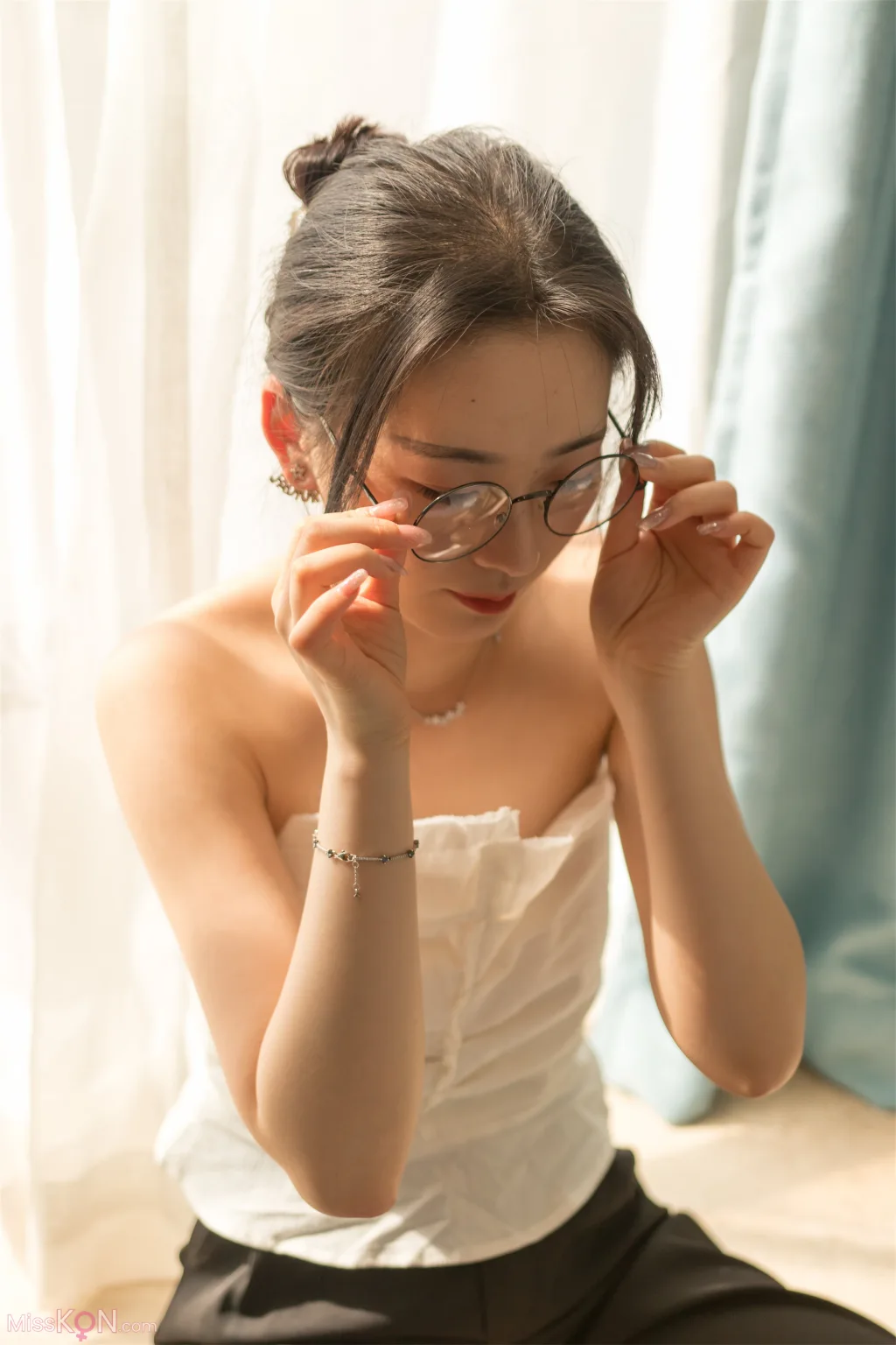 [Private Photoshoot] PKG眼镜娘: S级女神 阳光与思绪的温柔对话 (307 ảnh)
