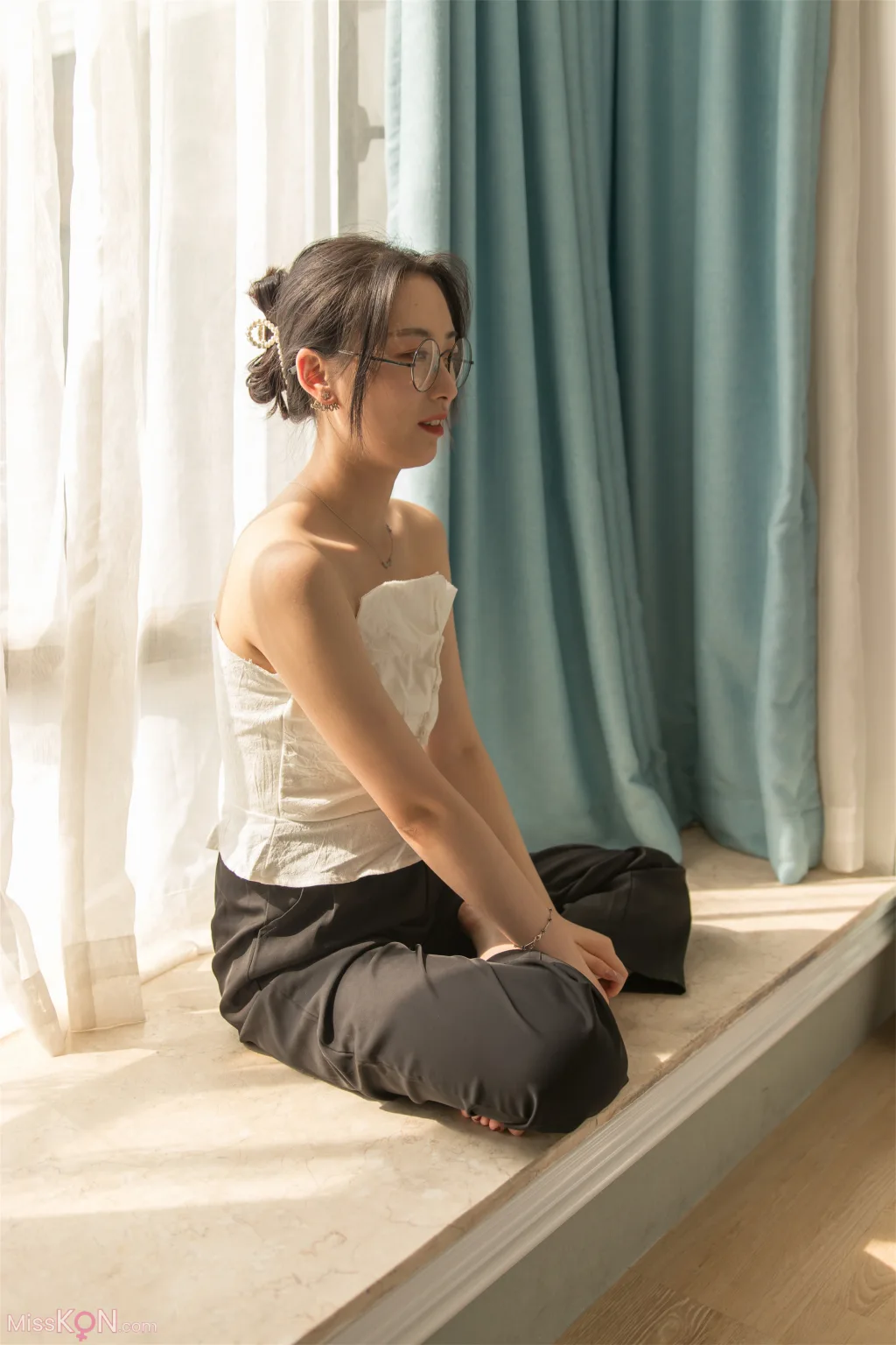 [Private Photoshoot] PKG眼镜娘: S级女神 阳光与思绪的温柔对话 (307 ảnh)