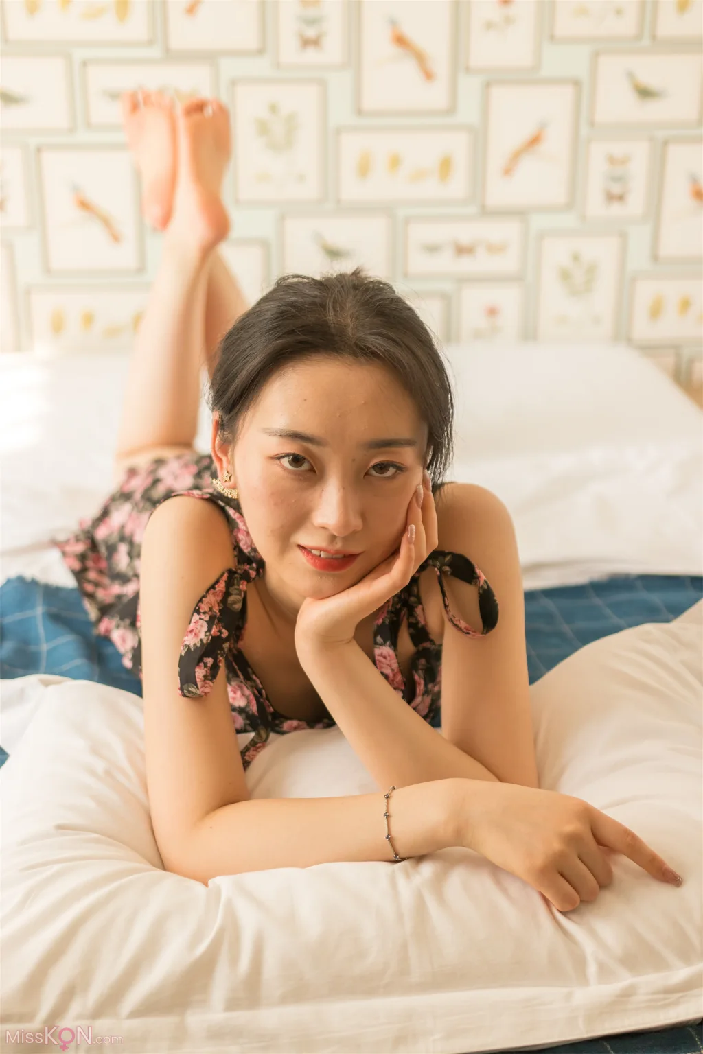 [Private Photoshoot] PKG眼镜娘: S级女神 阳光与思绪的温柔对话 (307 photos)