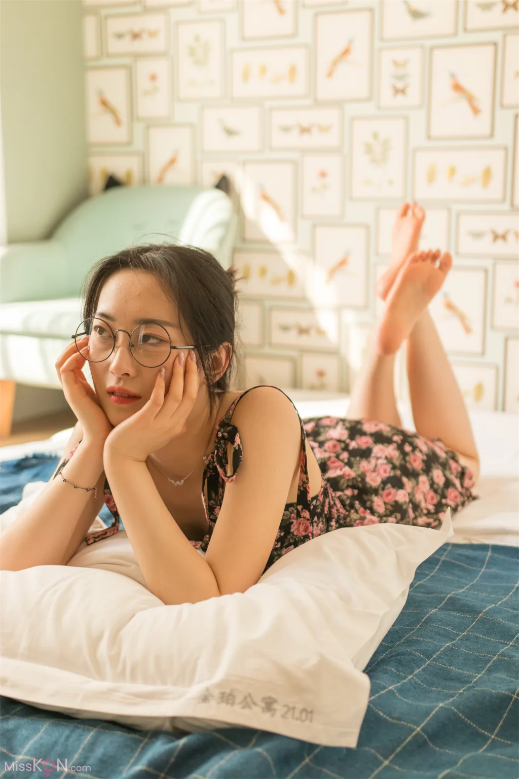 [Private Photoshoot] PKG眼镜娘: S级女神 阳光与思绪的温柔对话 (307 photos)