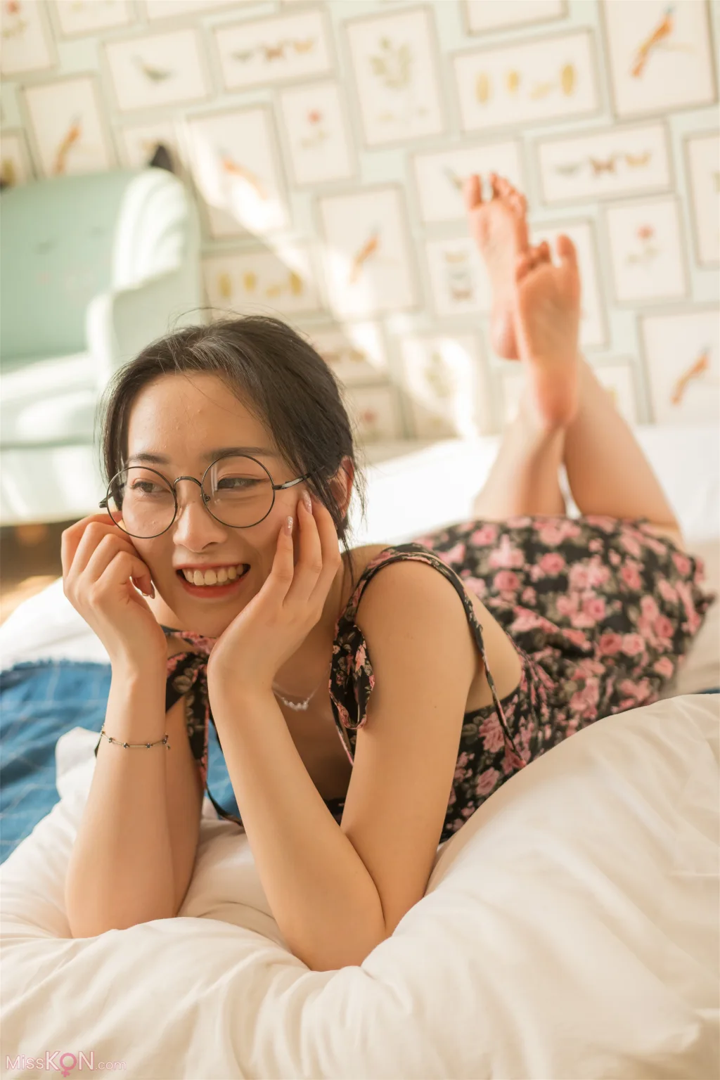 [Private Photoshoot] PKG眼镜娘: S级女神 阳光与思绪的温柔对话 (307 photos)