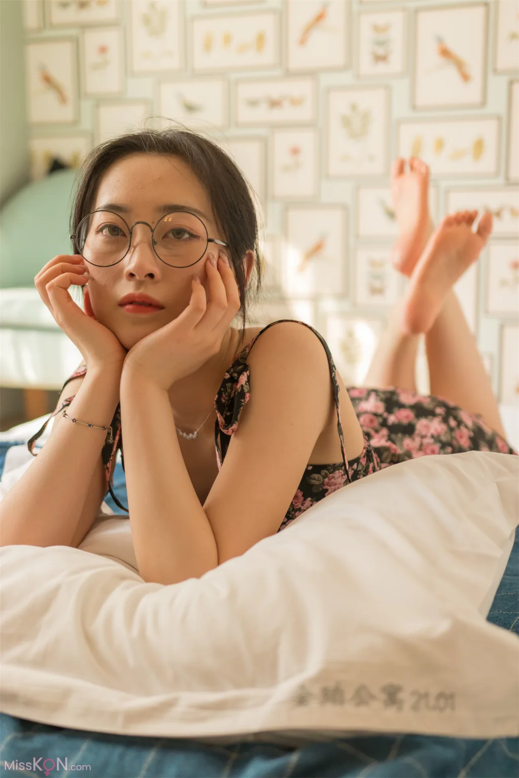 [Private Photoshoot] PKG眼镜娘: S级女神 阳光与思绪的温柔对话 (307 photos)