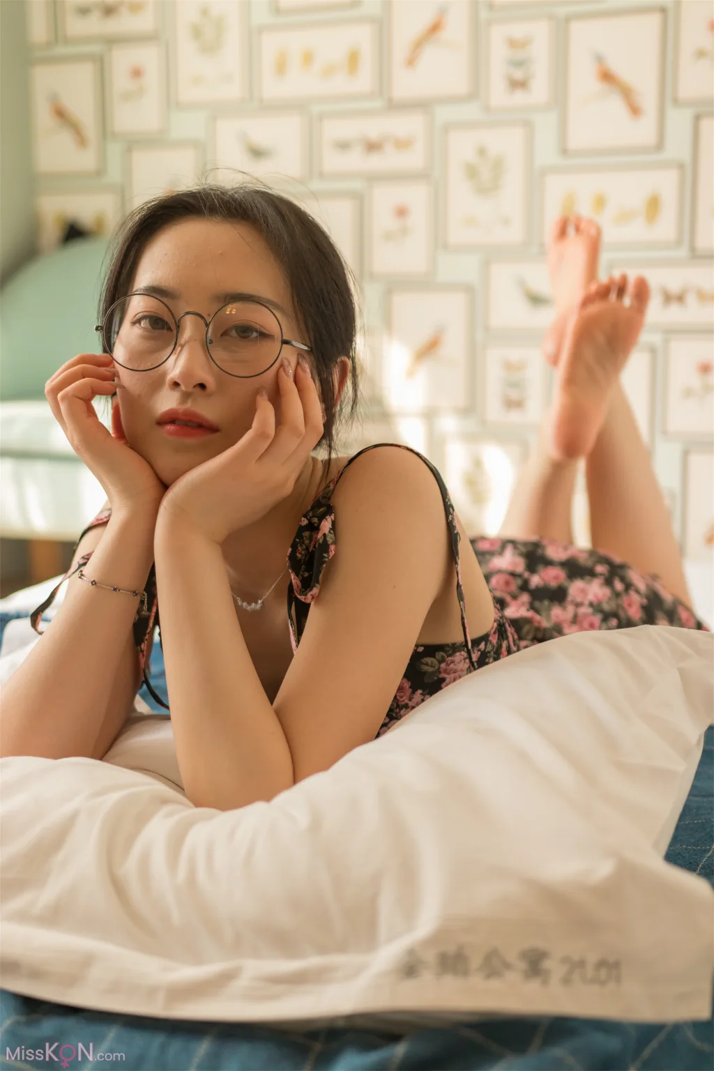 [Private Photoshoot] PKG眼镜娘: S级女神 阳光与思绪的温柔对话 (307 photos)