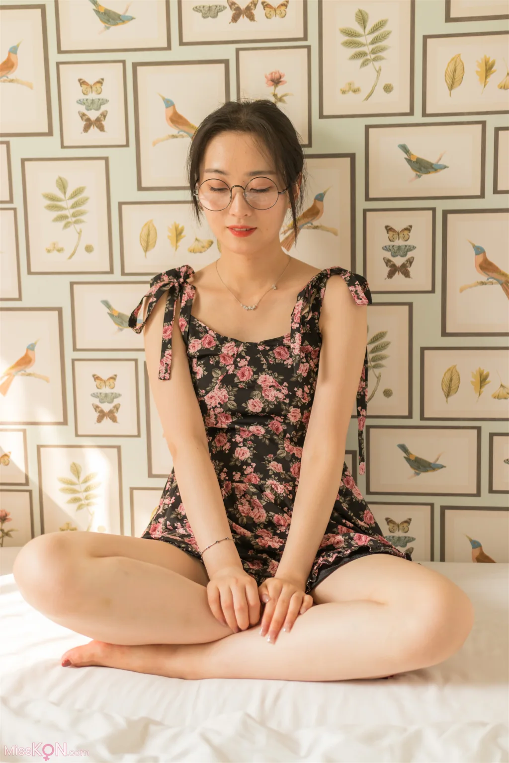 [Private Photoshoot] PKG眼镜娘: S级女神 阳光与思绪的温柔对话 (307 photos)