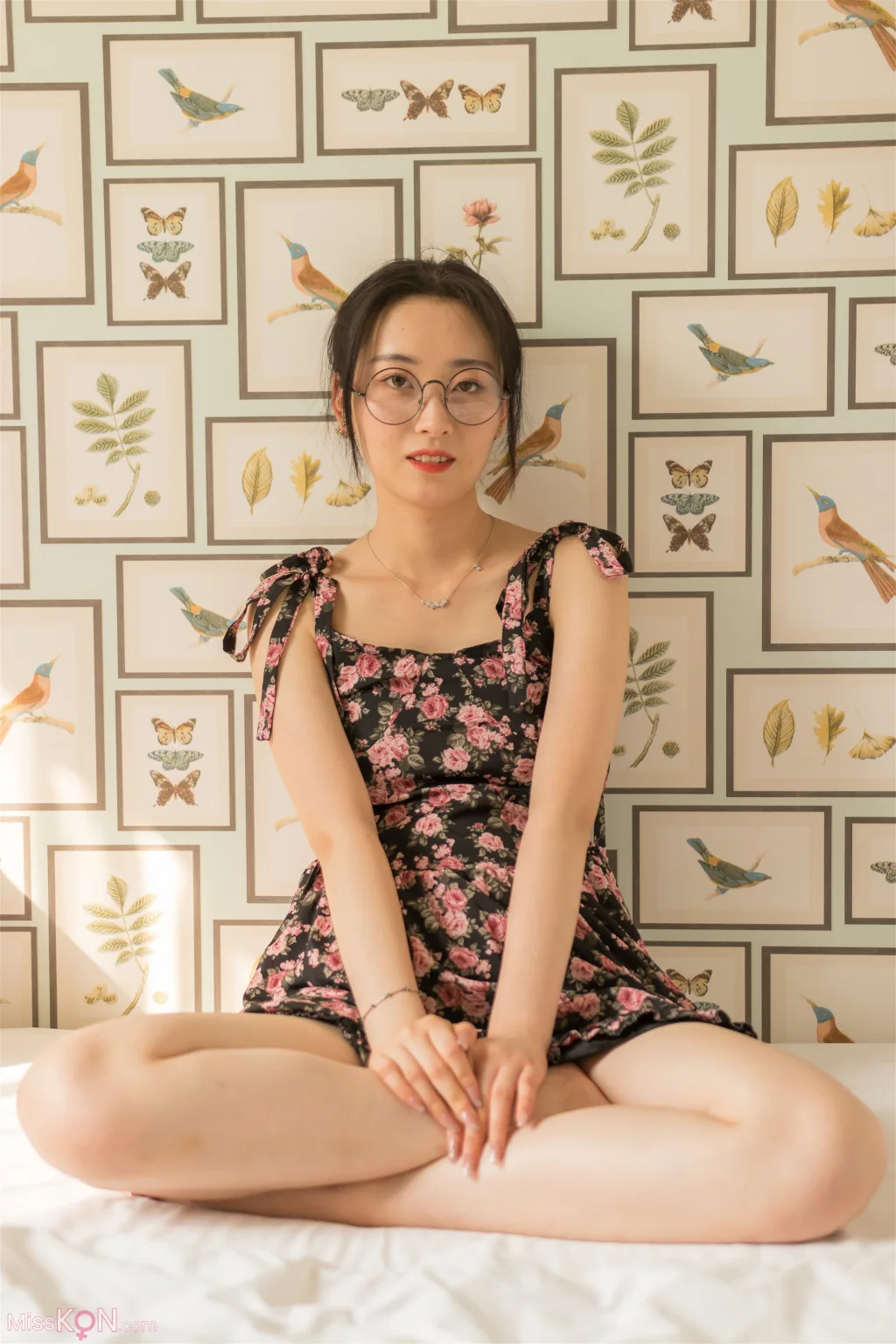 [Private Photoshoot] PKG眼镜娘: S级女神 阳光与思绪的温柔对话 (307 photos)