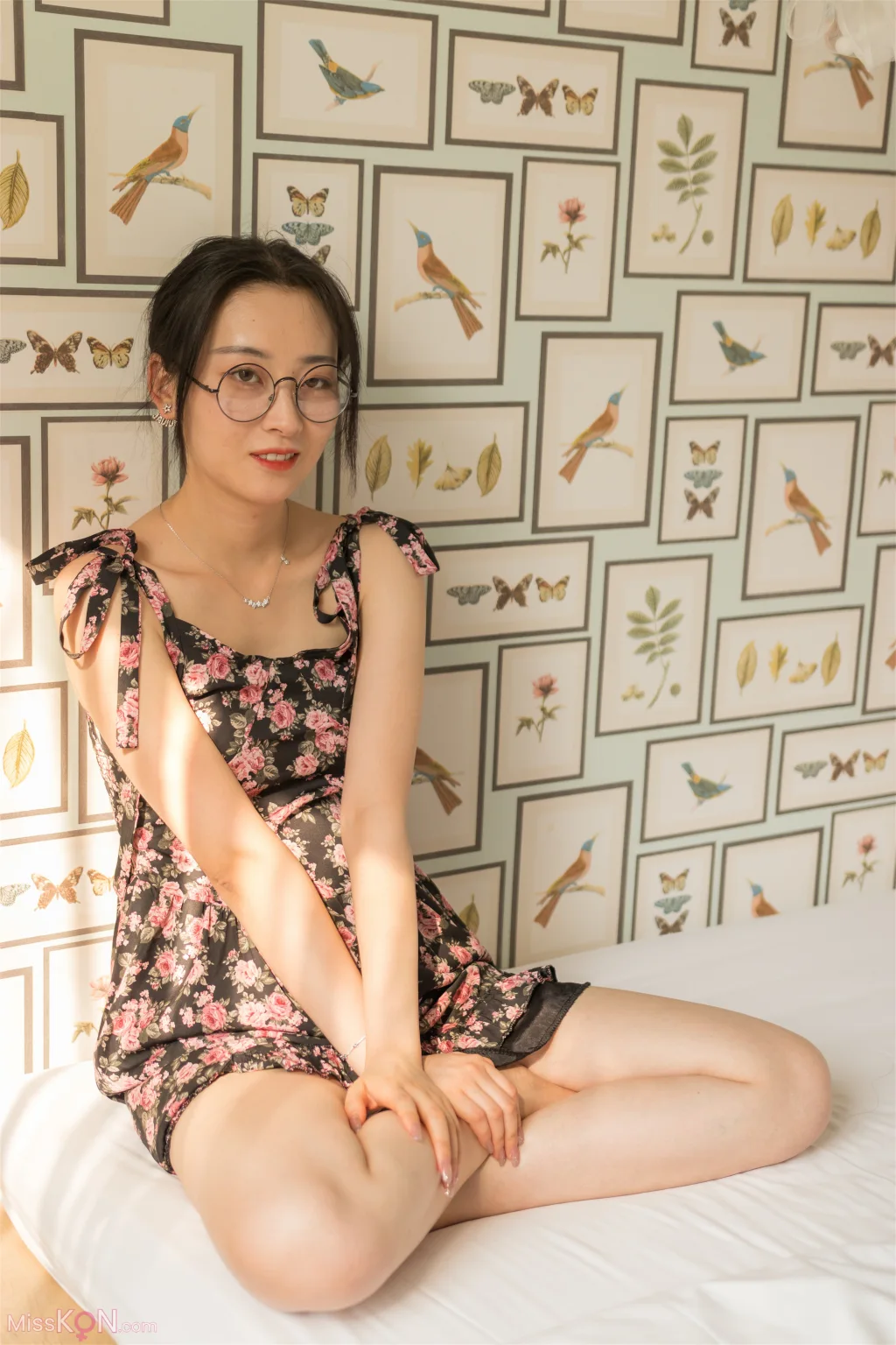 [Private Photoshoot] PKG眼镜娘: S级女神 阳光与思绪的温柔对话 (307 photos)