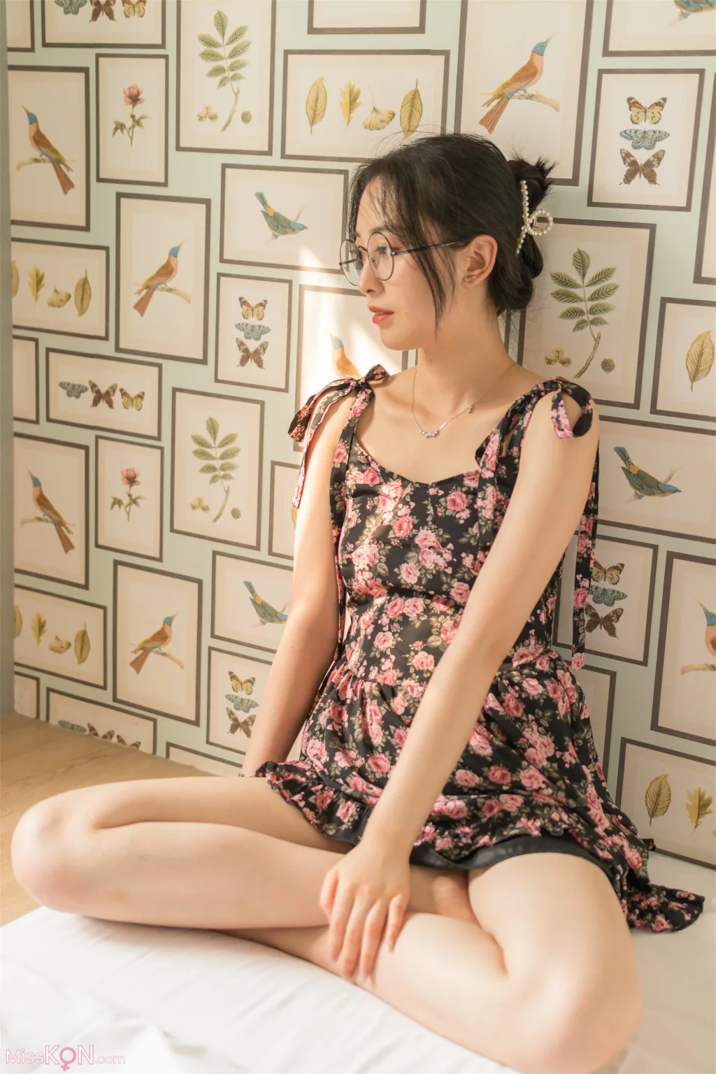 [Private Photoshoot] PKG眼镜娘: S级女神 阳光与思绪的温柔对话 (307 photos)