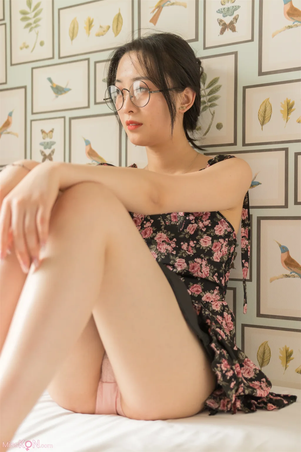 [Private Photoshoot] PKG眼镜娘: S级女神 阳光与思绪的温柔对话 (307 photos)