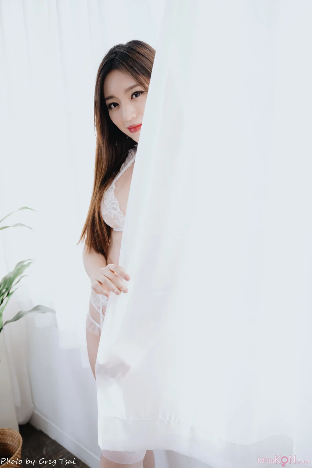 kiki: 可爱白丝內衣 (104 photos)