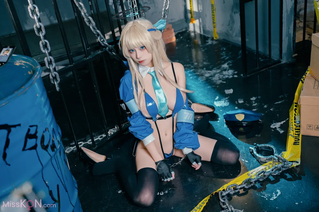 Coser@三無人型: 蔚蓝档案 飞鸟马时女警 (41 photos)