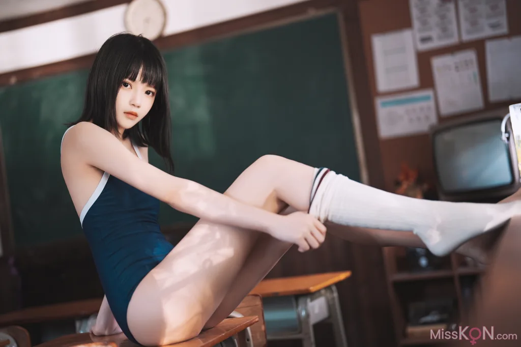 Coser@桜桃喵: 教室死库水 (48 ảnh)