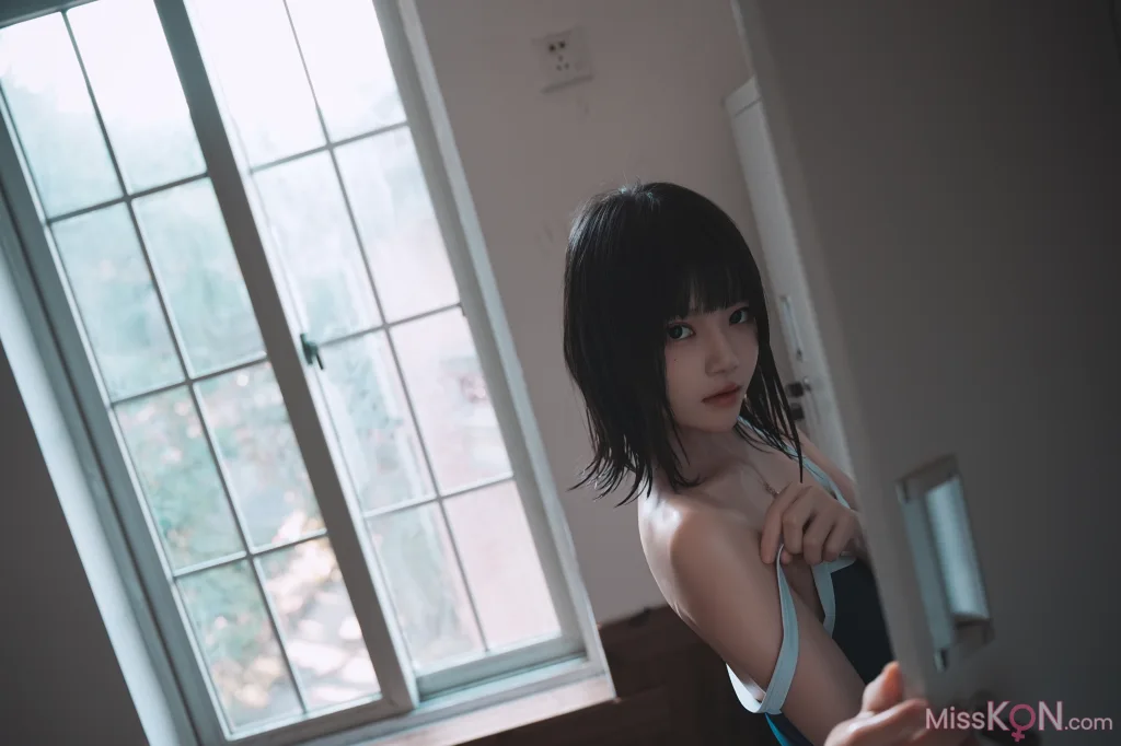 Coser@桜桃喵: 教室死库水 (48 photos)