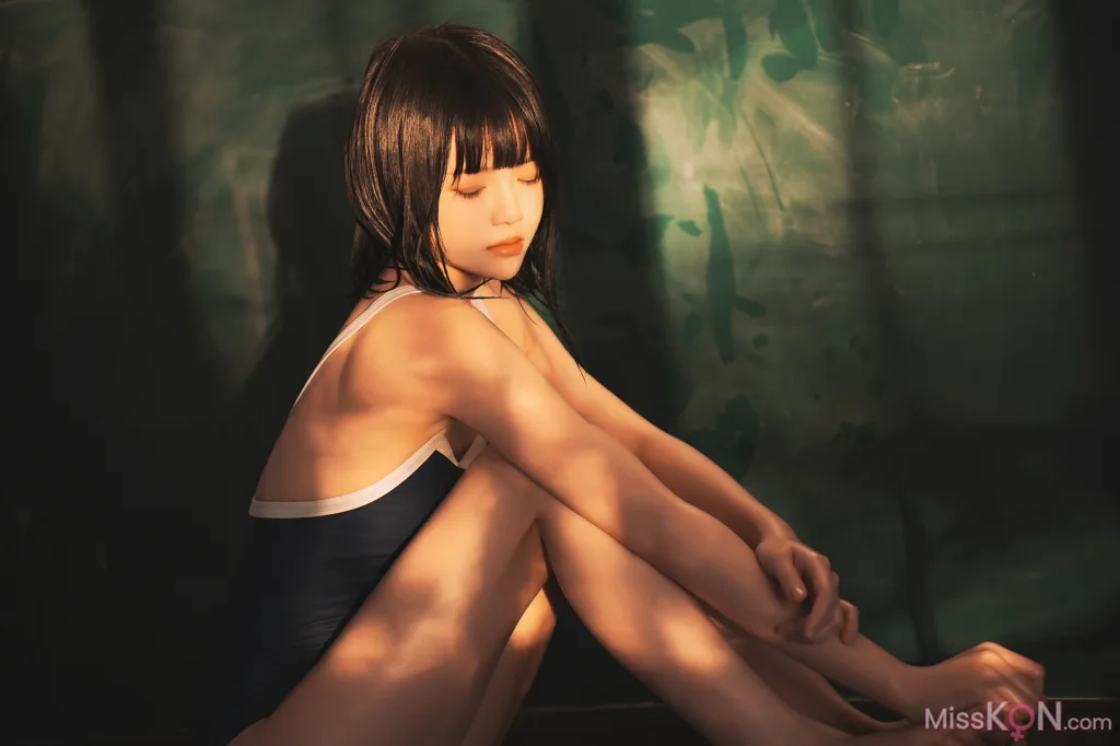 Coser@桜桃喵: 教室死库水 (48 photos)