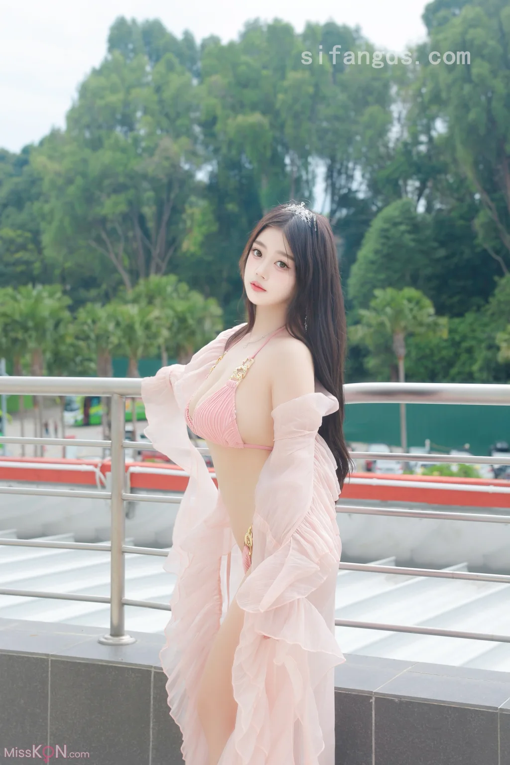 [XR Uncensored] 蛋蛋宝: R18 秀人网模特 粉色泳装的诱惑 (72 ảnh)