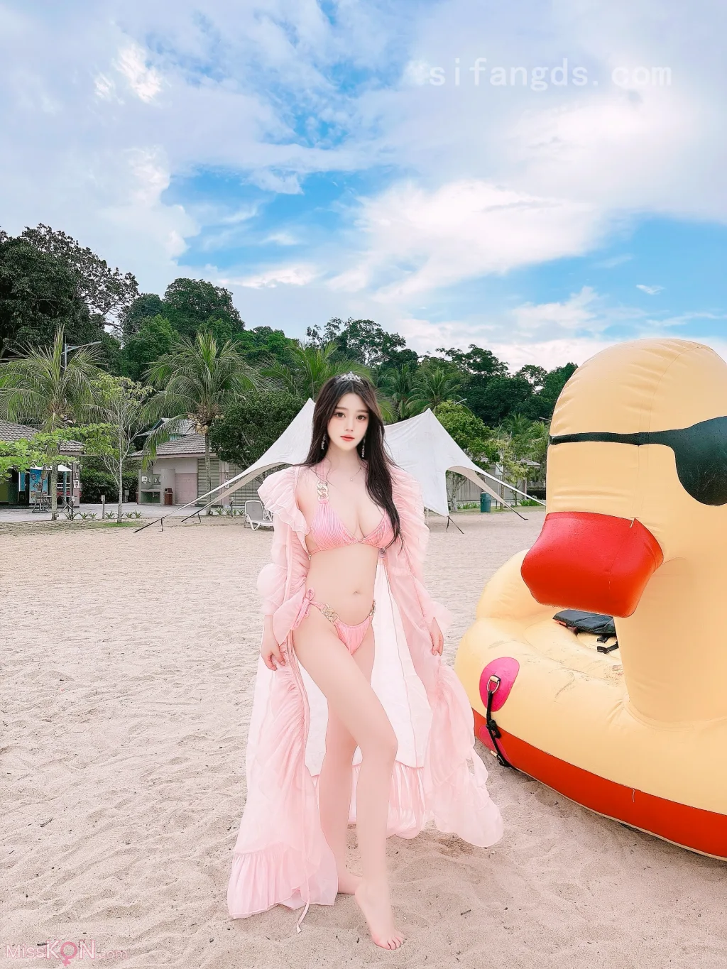 [XR Uncensored] 蛋蛋宝: R18 秀人网模特 粉色泳装的诱惑 (72 photos)