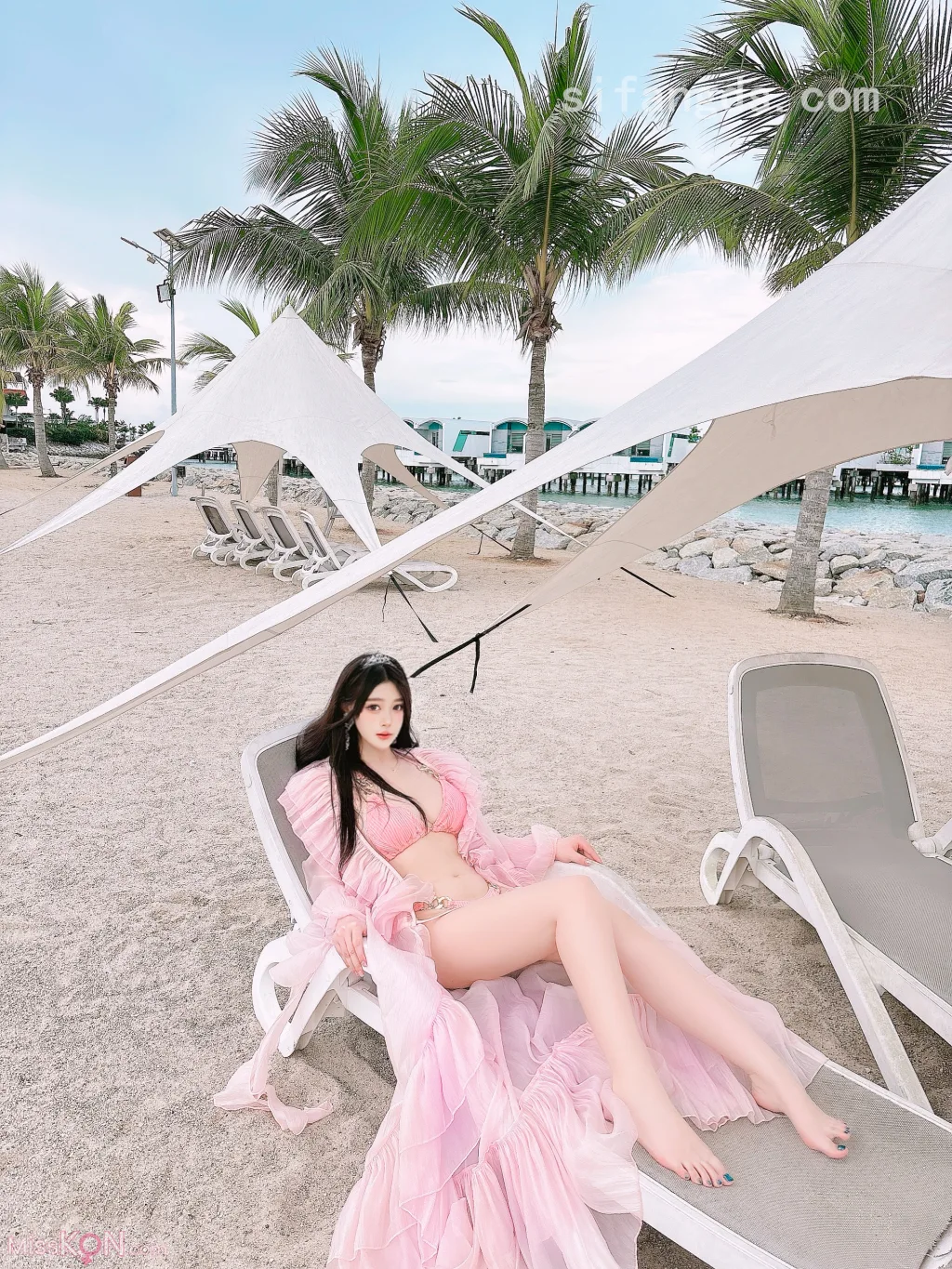 [XR Uncensored] 蛋蛋宝: R18 秀人网模特 粉色泳装的诱惑 (72 photos)