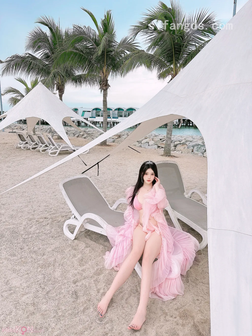 [XR Uncensored] 蛋蛋宝: R18 秀人网模特 粉色泳装的诱惑 (72 photos)
